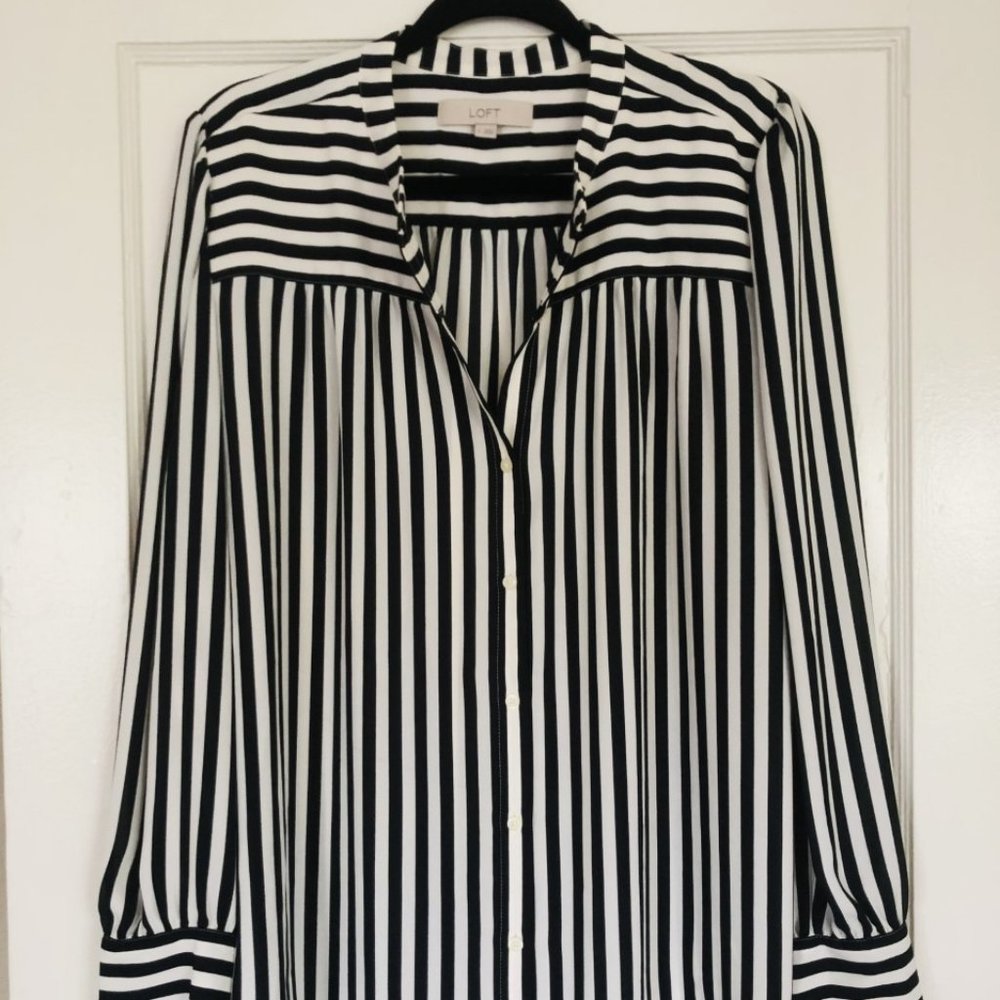 NWOT LOFT B&W Striped Button Down Top Size XL